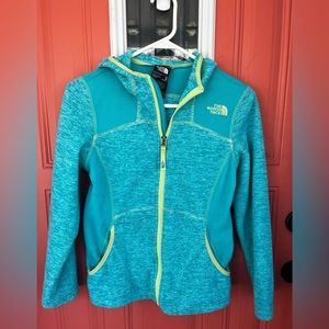 THE NORTH FACE kids zip up fleece! Think spring 🌸
